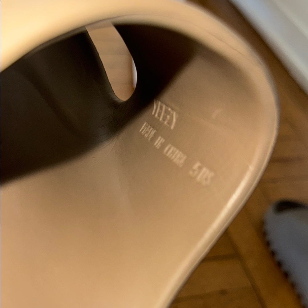 Yeeze earth tone sandal - Picture 2 of 3